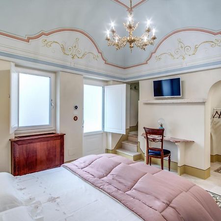 Palazzo Stunis - Dimora Di Charme Bed and Breakfast Ostuni Eksteriør billede