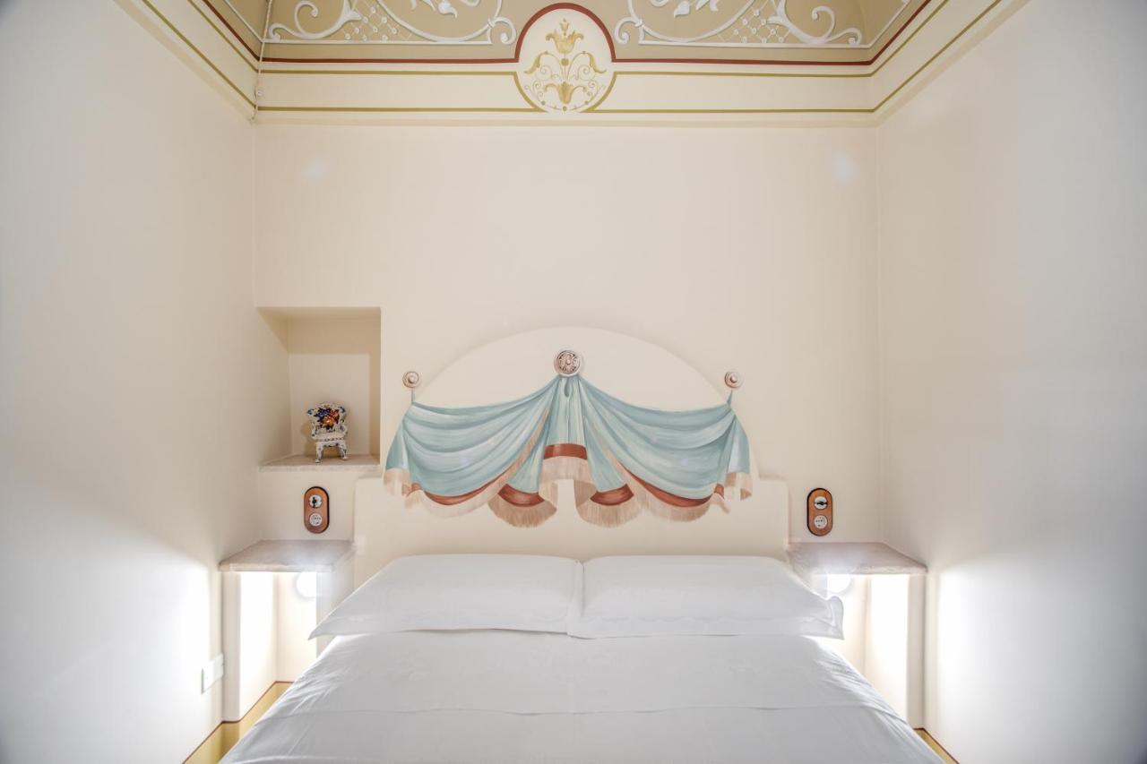 Palazzo Stunis - Dimora Di Charme Bed and Breakfast Ostuni Eksteriør billede