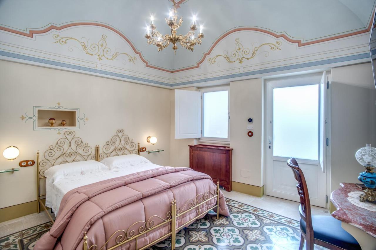 Palazzo Stunis - Dimora Di Charme Bed and Breakfast Ostuni Eksteriør billede