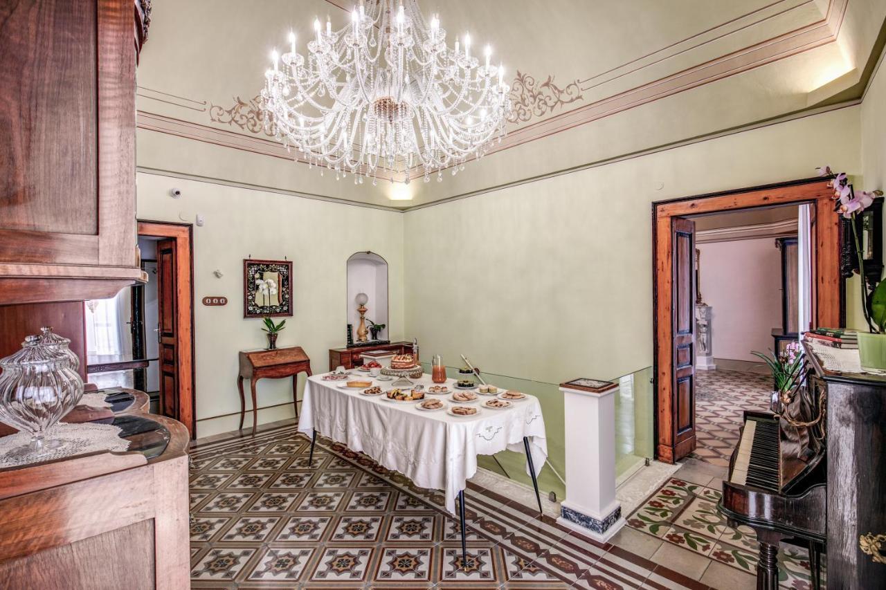 Palazzo Stunis - Dimora Di Charme Bed and Breakfast Ostuni Eksteriør billede