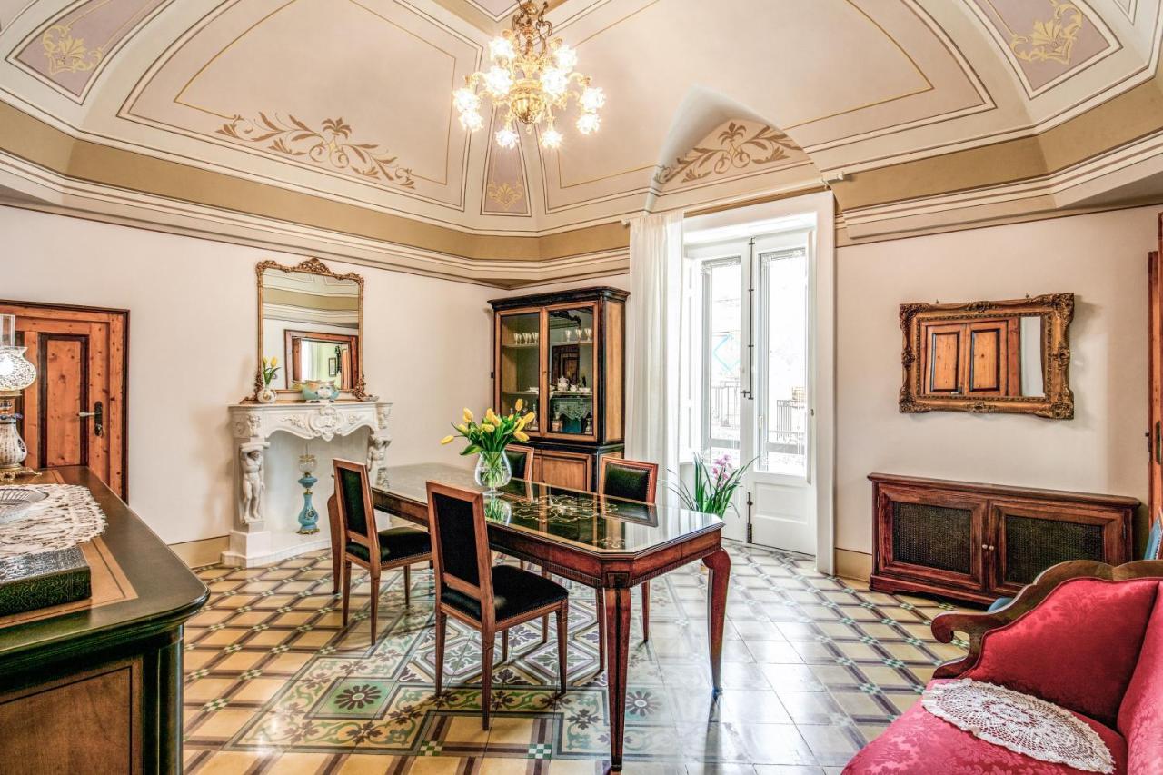 Palazzo Stunis - Dimora Di Charme Bed and Breakfast Ostuni Eksteriør billede