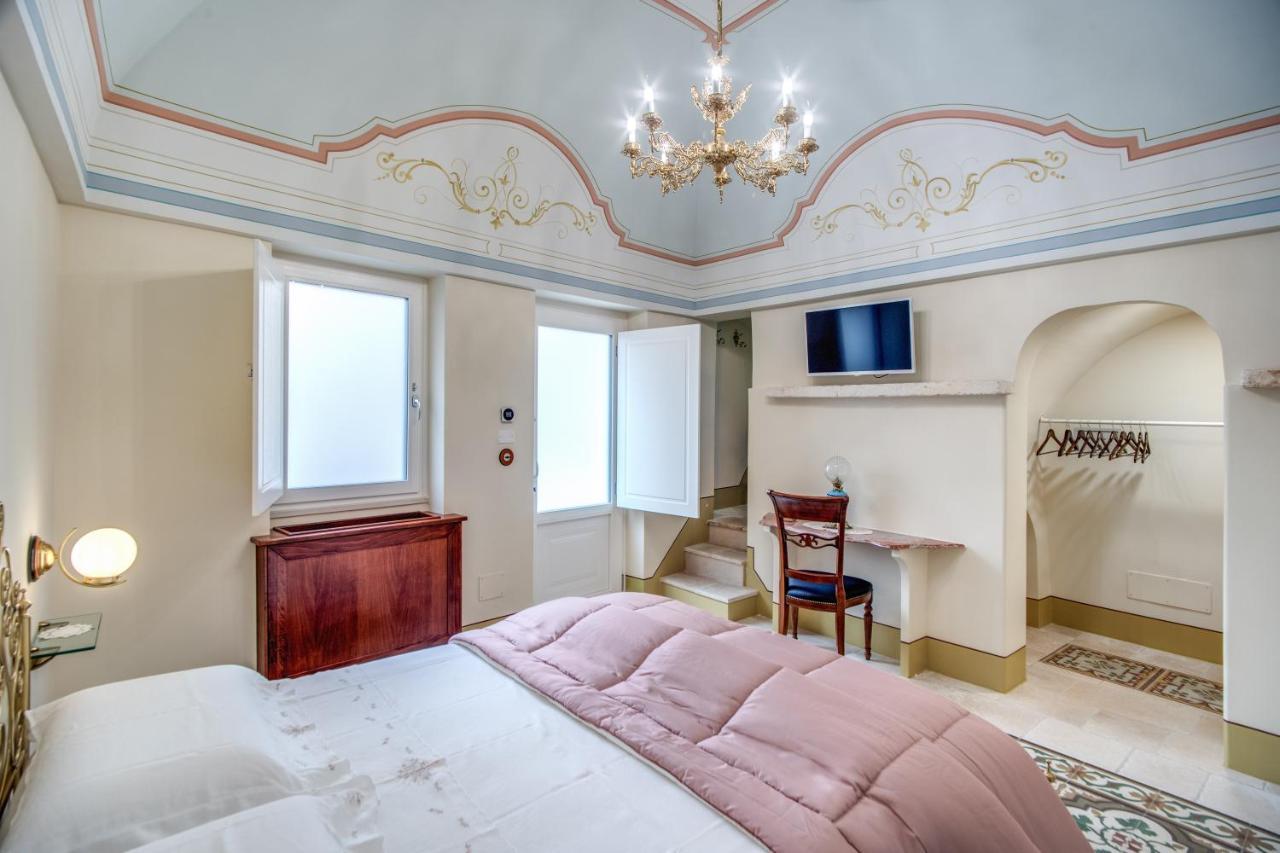 Palazzo Stunis - Dimora Di Charme Bed and Breakfast Ostuni Eksteriør billede