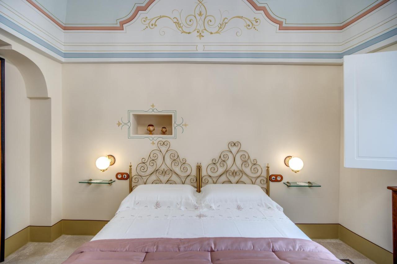 Palazzo Stunis - Dimora Di Charme Bed and Breakfast Ostuni Eksteriør billede