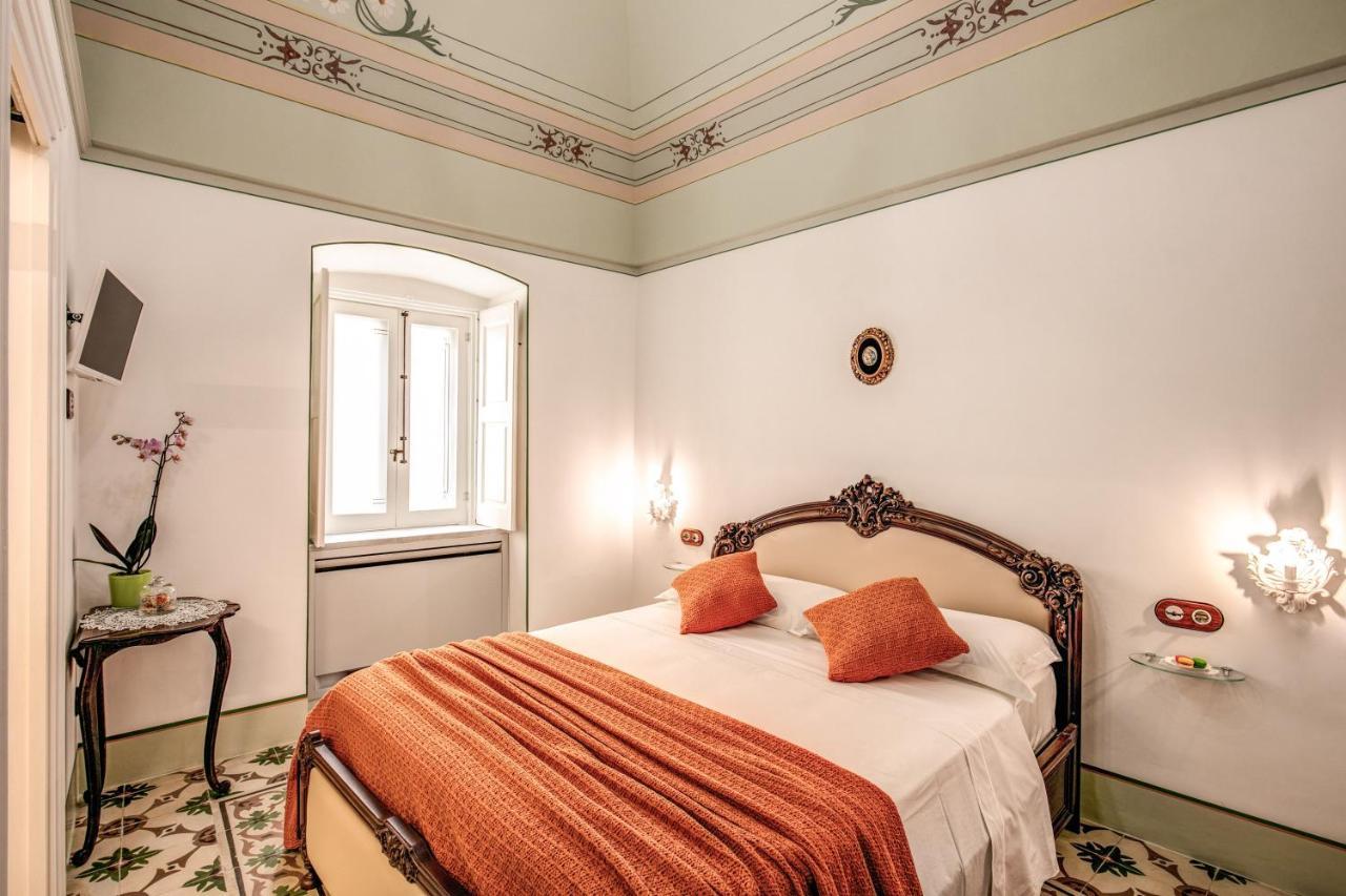 Palazzo Stunis - Dimora Di Charme Bed and Breakfast Ostuni Eksteriør billede