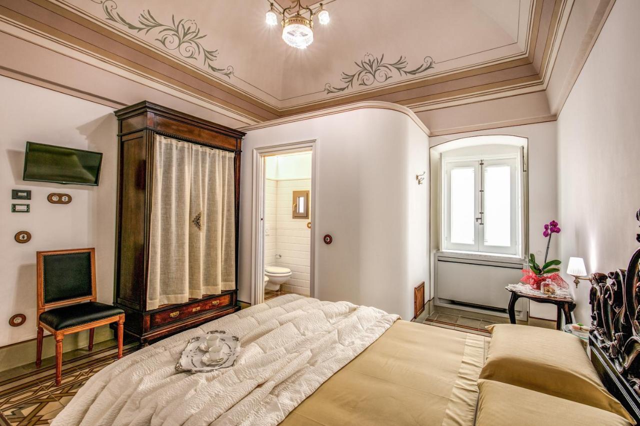 Palazzo Stunis - Dimora Di Charme Bed and Breakfast Ostuni Eksteriør billede