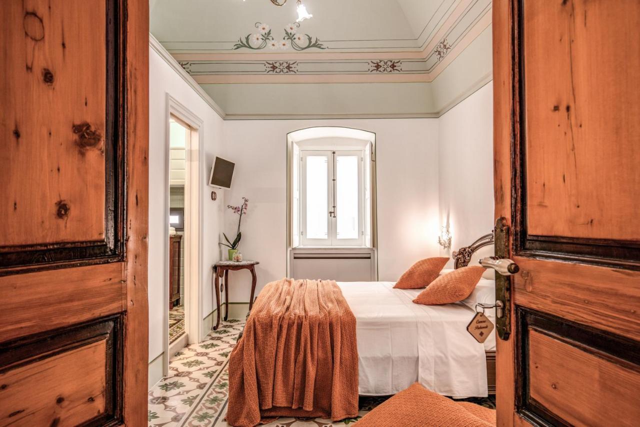 Palazzo Stunis - Dimora Di Charme Bed and Breakfast Ostuni Eksteriør billede